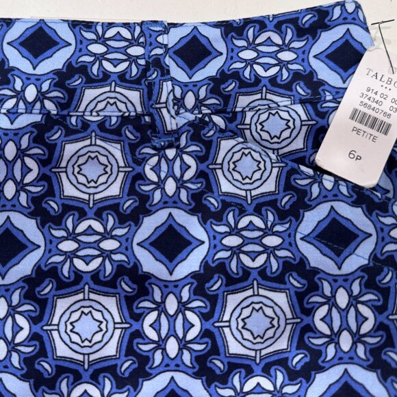 Talbots Weekend Twill Shorts in a Purple/Peri Medallion Print, Sz 6P - Picture 3 of 6